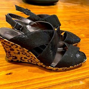 Kenneth Cole Reaction black wedges